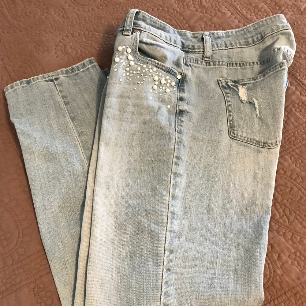 JL Capris.destressed. Very cute 💝